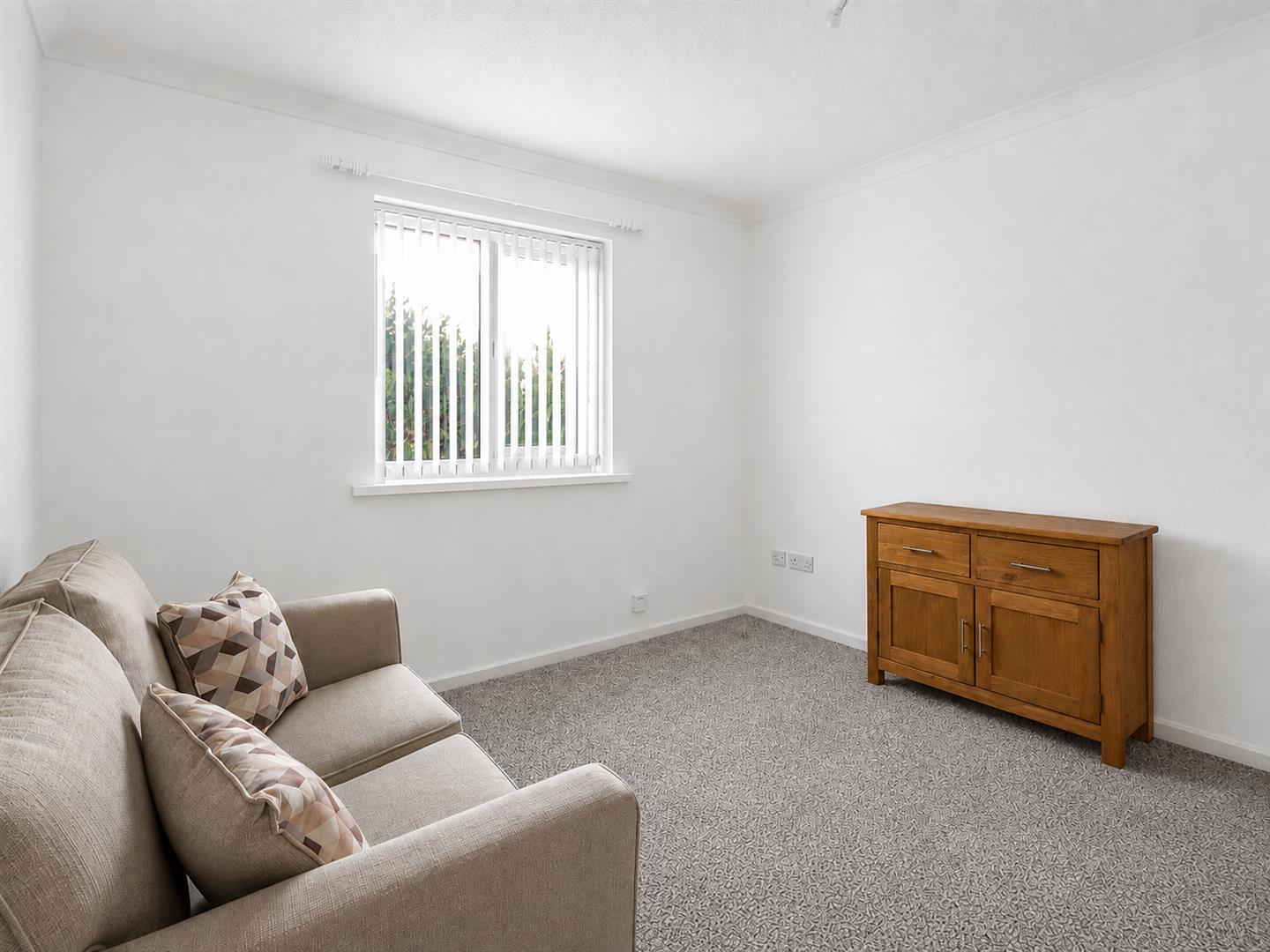 Bloomfield Close, Newport — photograph 3